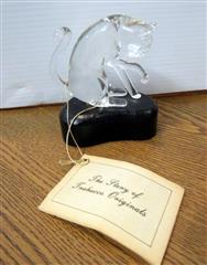 RARE VTG 1983 VICTOR TRABUCCO - FRANCE CRYSTAL CAT ON WOOD BASE FIGURINE
